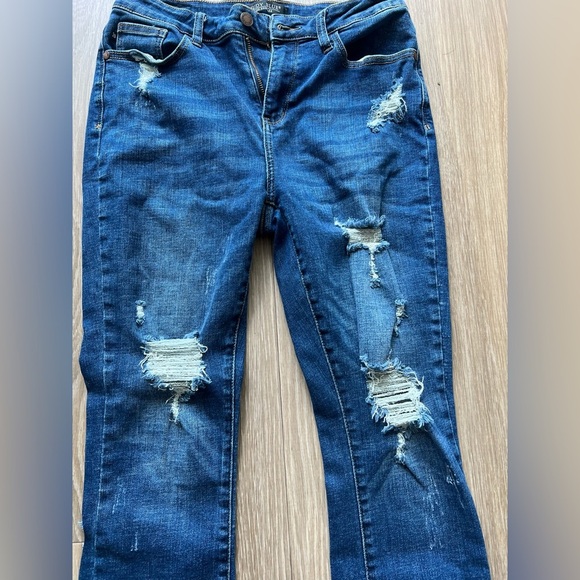 Judy Blue Capri Distressed Blue Jeans Size 7 | 28 - Picture 3 of 4